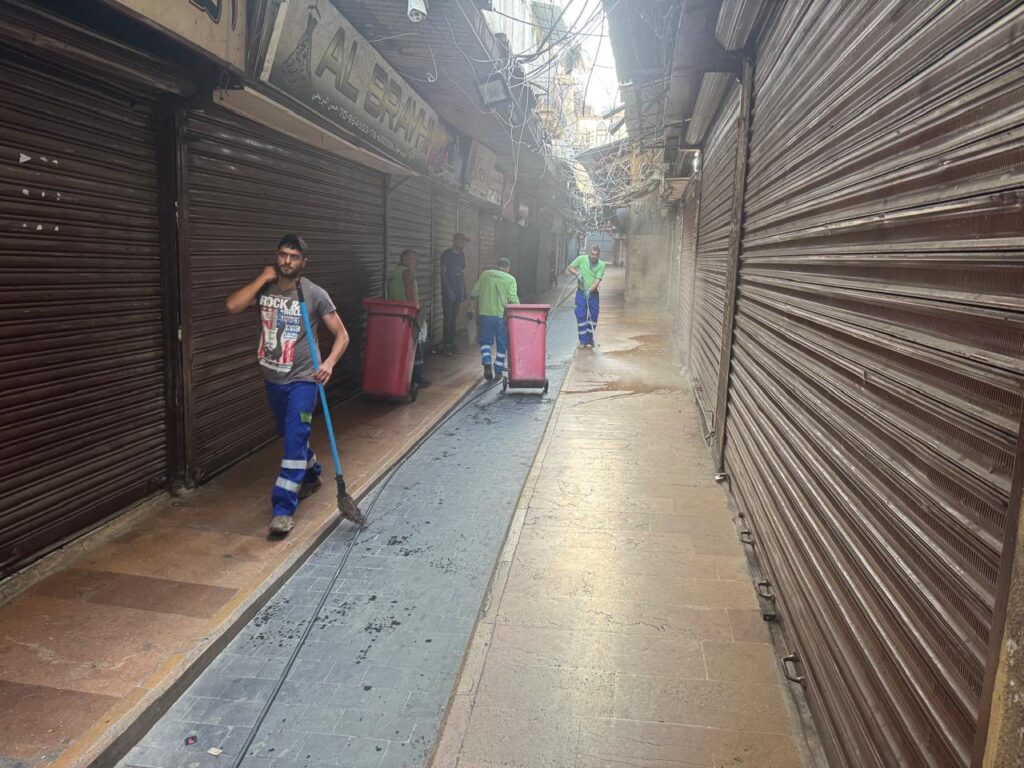 من تنظيف الأسواق القديمة في مدينة طرابلس